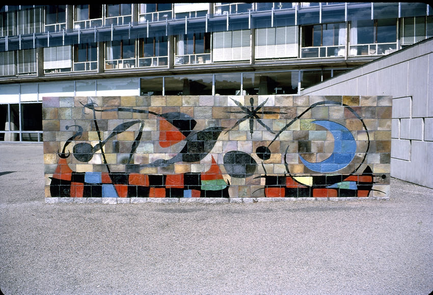 Joan Miro, 1958, ceramic walls in the UNESCO building in Paris | Article on ArtWizard