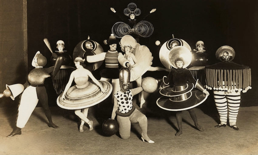 Oskar Schlemmer, Bauhaus teatre, Triadisches Ballett, 1923 | Article on ArtWizard